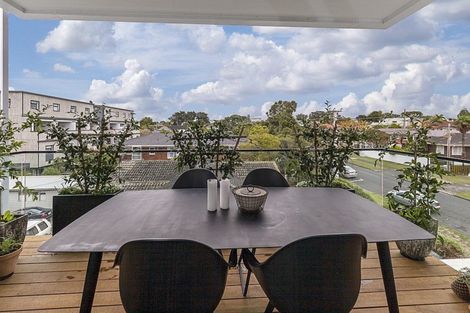 Photo of property in 201/8a Lake Pupuke Drive, Takapuna, Auckland, 0622