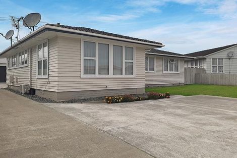 Photo of property in 11 Windrush Close, Mangere, Auckland, 2022