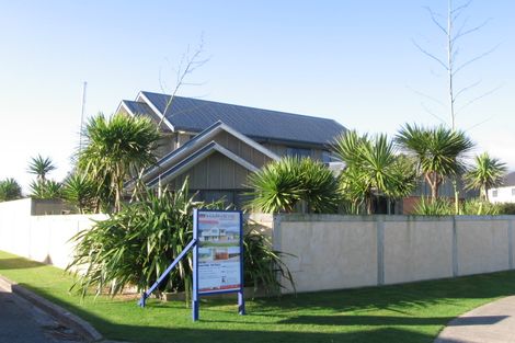 Photo of property in 20 Olliver Grove, Waikanae Beach, Waikanae, 5036