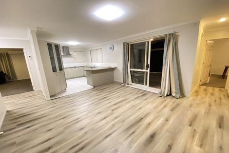 Photo of property in 10 San Bernadino Drive, Henderson, Auckland, 0612