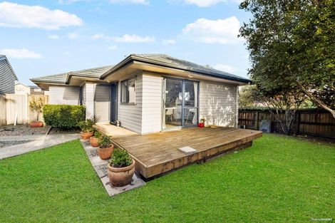Photo of property in 1 Rixon Place, Te Atatu Peninsula, Auckland, 0610