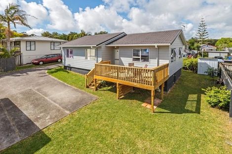 Photo of property in 1/24 Caribbean Drive, Unsworth Heights, Auckland, 0632