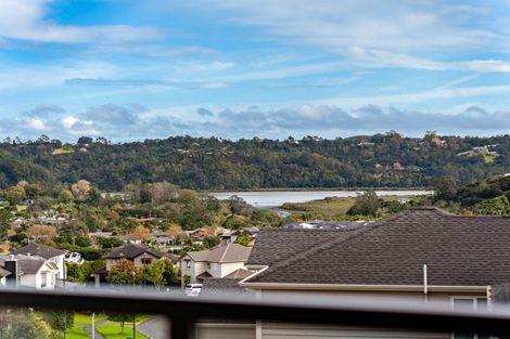 Photo of property in 16 Anehu Place, Greenhithe, Auckland, 0632