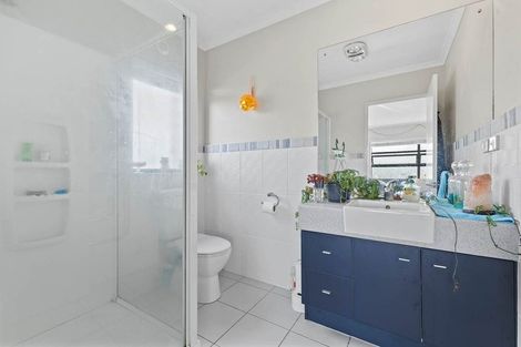 Photo of property in 21 Bellshill Close, Wattle Downs, Auckland, 2103