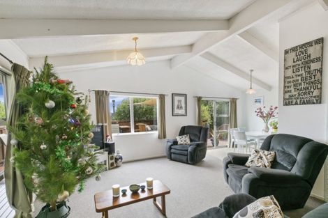 Photo of property in 2 Endeavour Avenue, Welcome Bay, Tauranga, 3112