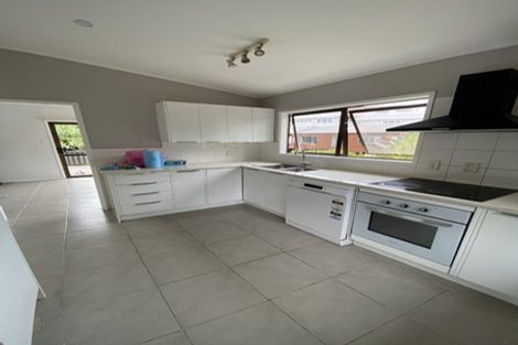 Photo of property in 43 Deverell Place, Northcross, Auckland, 0632