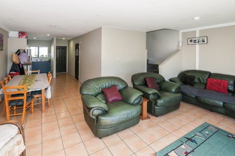 Photo of property in 4/35 Fields Parade, Oteha, Auckland, 0632