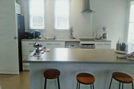 Photo of property in 25a Te Kawa Road, Greenlane, Auckland, 1061