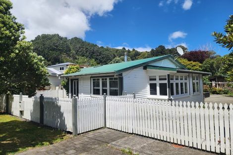 Photo of property in 6 Nikau Street, Eastbourne, Lower Hutt, 5013