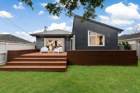 Photo of property in 22 Taikata Road, Te Atatu Peninsula, Auckland, 0610