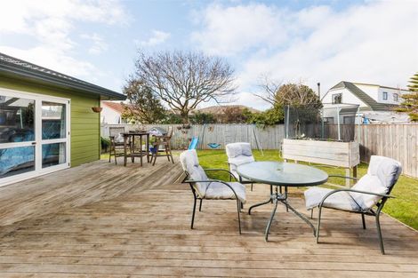 Photo of property in 43 Dalfield Place, Highbury, Palmerston North, 4412
