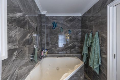 Photo of property in 27 Glamis Avenue, Bell Block, New Plymouth, 4312