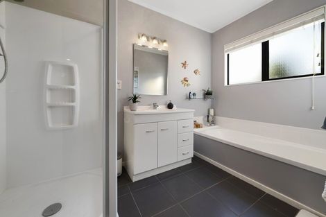 Photo of property in 98 Parnell Heights, Kelvin Grove, Palmerston North, 4414