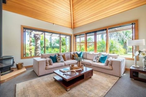 Photo of property in 338 Old North Road, Kumeu, 0892