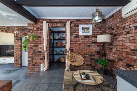 Photo of property in 327 Avonhead Road, Avonhead, Christchurch, 8042