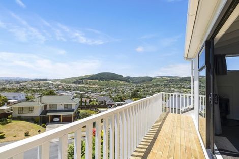 Photo of property in 5 Saint Aidans Way, Tawa, Wellington, 5028
