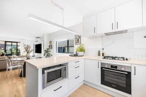 Photo of property in 14b Kelwyn Road, Kelston, Auckland, 0602