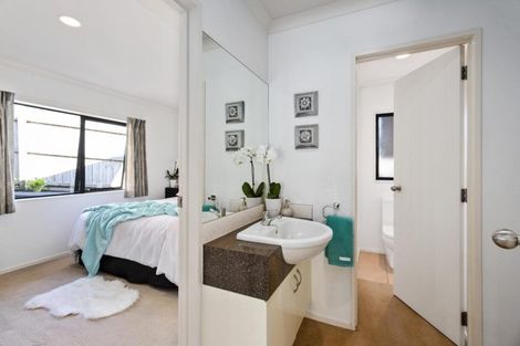 Photo of property in 34 Byblos Place, The Gardens, Auckland, 2105