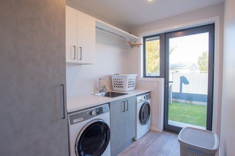 Photo of property in 18 Park Street, Winton, 9720