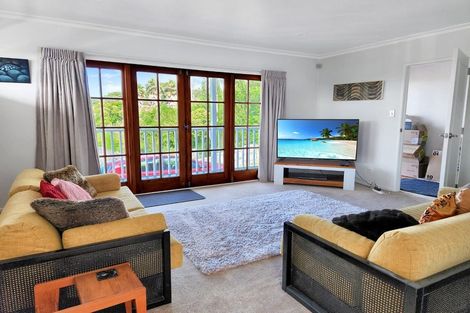 Photo of property in 9 Trosk Place, Waiuku, 2123