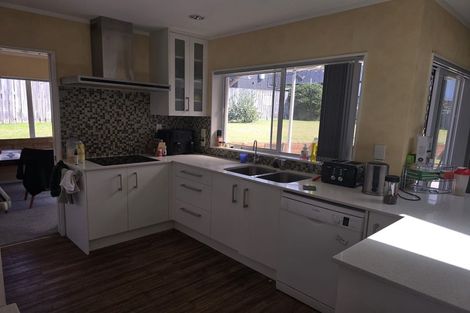 Photo of property in 15 Picasso Drive, West Harbour, Auckland, 0618