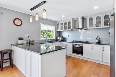 Photo of property in 18 Murano Place, Chatswood, Auckland, 0626