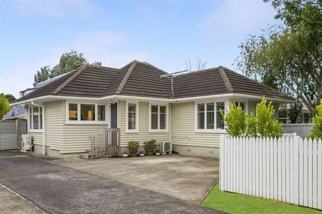 Photo of property in 11 Lynden Avenue, Hillcrest, Auckland, 0627