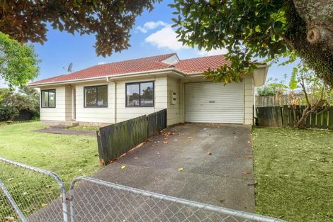 Photo of property in 2 Staverton Crescent, Mangere, Auckland, 2022
