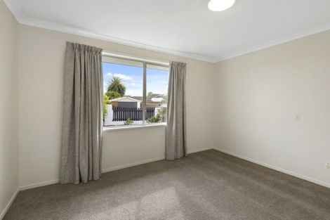 Photo of property in 40 Niven Street, Avondale, Christchurch, 8061