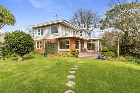 Photo of property in 11 Hughes Avenue, Hokowhitu, Palmerston North, 4410