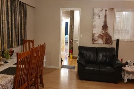 Photo of property in 2 Kelkirk Street, Kelston, Auckland, 0602