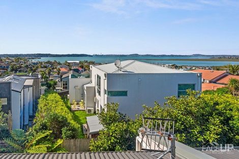 Photo of property in 2/143a Wiseley Road, West Harbour, Auckland, 0618