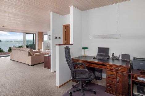 Photo of property in 69 Omokoroa Road, Omokoroa, 3114