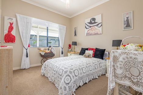 Photo of property in 6 Pegasus Place, Kelvin Grove, Palmerston North, 4414