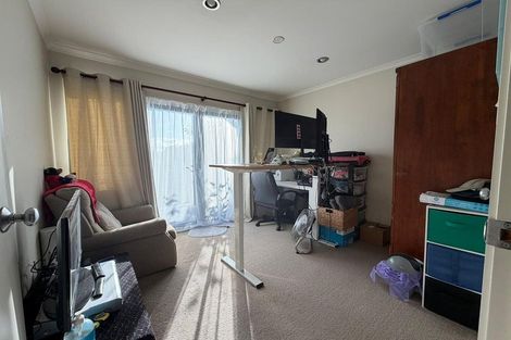 Photo of property in 129 Fernhill Way, Oteha, Auckland, 0632