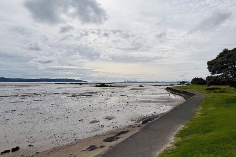 Photo of property in 23 Gill Avenue, Te Atatu Peninsula, Auckland, 0610