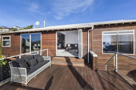 Photo of property in 32 The Brae, Mount Pleasant, Christchurch, 8081