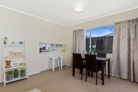 Photo of property in 9 Chetwode Grove, Newlands, Wellington, 6037
