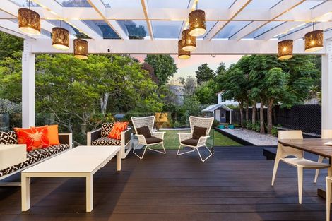 Photo of property in 51 Mcdowell Crescent, Hillcrest, Auckland, 0627