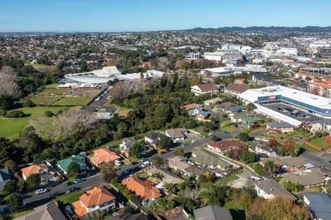 Photo of property in 16 Millstream Drive, Henderson, Auckland, 0610