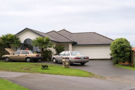 Photo of property in 22 Tolben Place, Golflands, Auckland, 2013