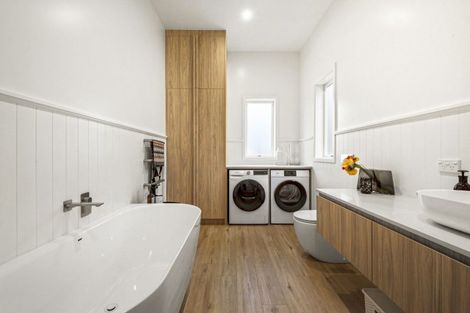 Photo of property in 33 Sentinel Road, Herne Bay, Auckland, 1011