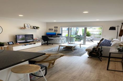 Photo of property in 8/6 John Jennings Drive, Oteha, Auckland, 0632