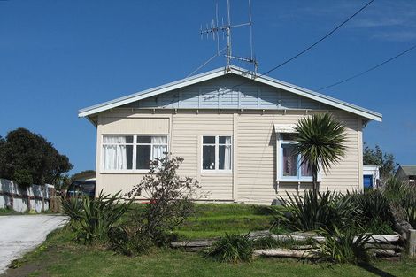 Photo of property in 25 Ashton Terrace, Castlecliff, Whanganui, 4501