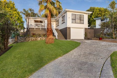 Photo of property in 19 Highland Avenue, Titirangi, Auckland, 0604