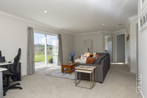 Photo of property in 1242 State Highway 16, Waimauku, 0883