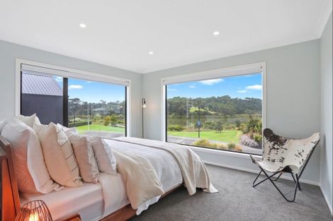 Photo of property in 15 William Blake Way, Riverhead, 0820