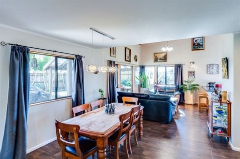 Photo of property in 16 Cormack Place, Greenmeadows, Napier, 4112