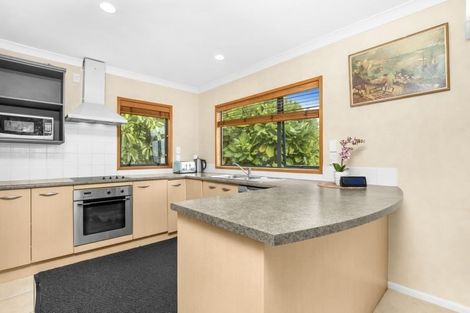 Photo of property in 132 Redoubt Road, Goodwood Heights, Auckland, 2105