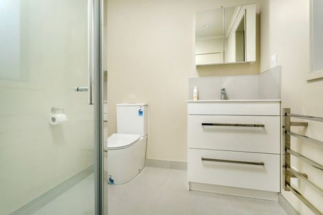 Photo of property in 100 Greenhithe Road, Greenhithe, Auckland, 0632